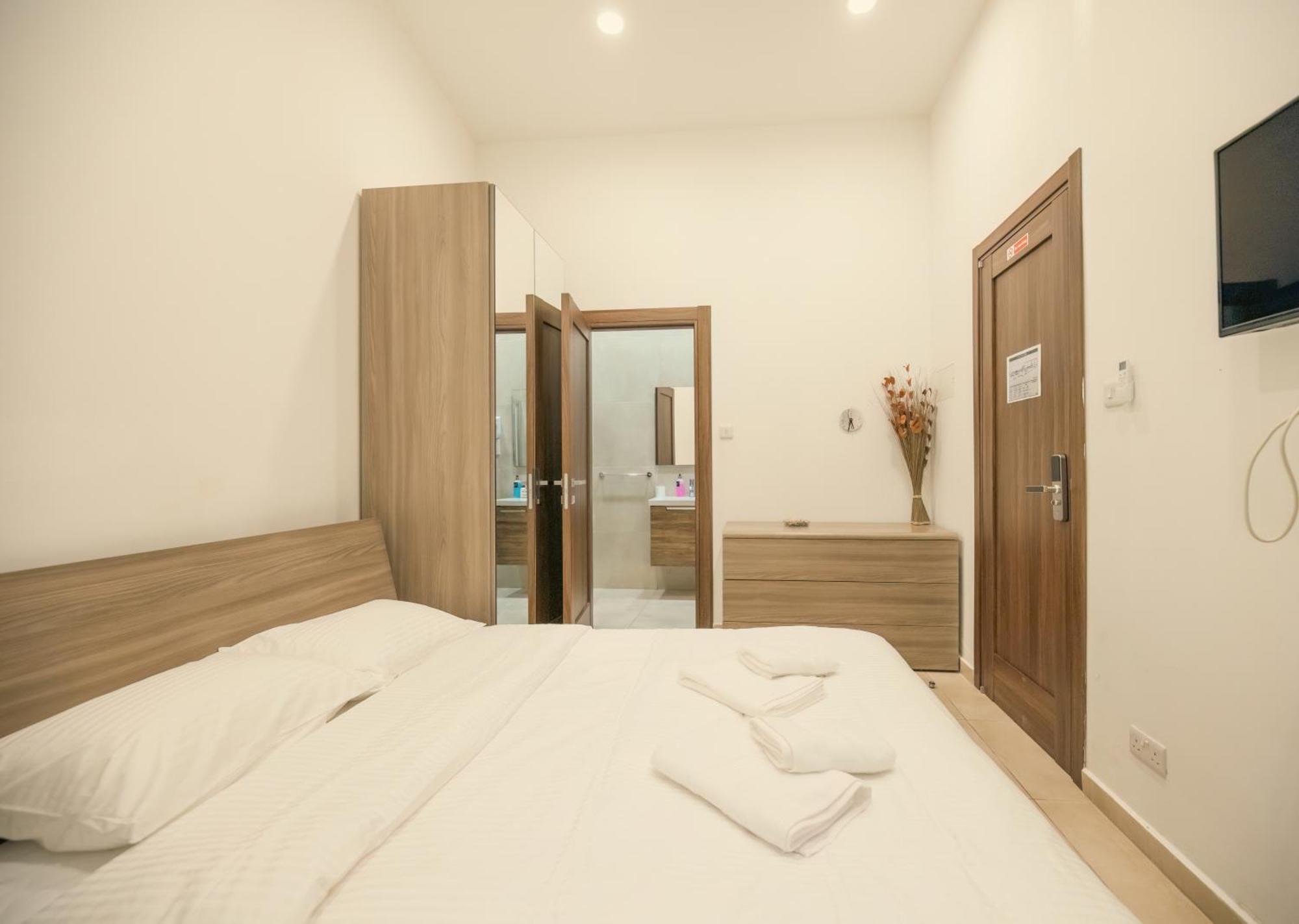 Sliema Central O'Clock B&B Malta Экстерьер фото