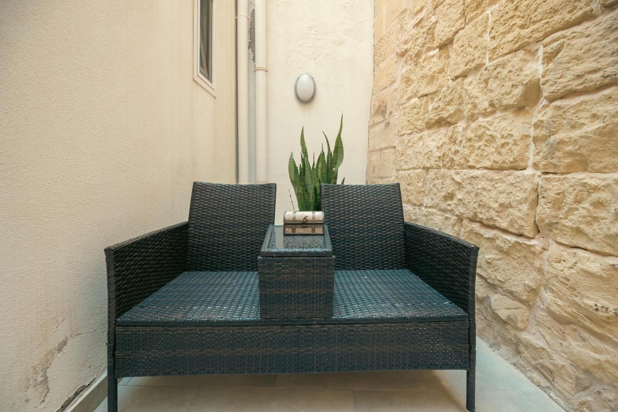 Sliema Central O'Clock B&B Malta Экстерьер фото